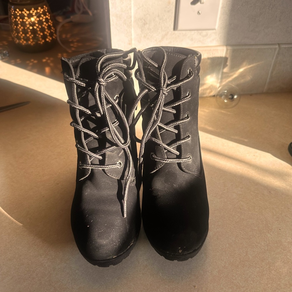Women’s sz 8